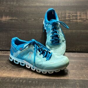 GUC ON CLOUD RUNNING SHOES 7.5